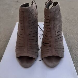 Alayna Steve Madden Suede taupe heels